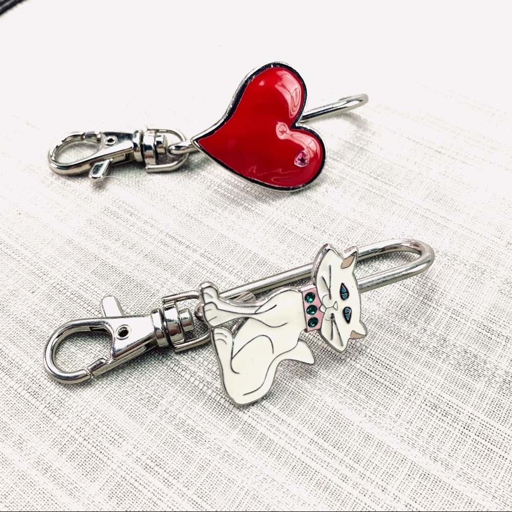 Alexx Key Finders (2)  White Cat and Pink Heart